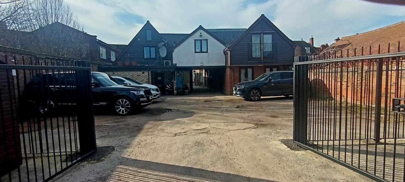 Villare Hitchin Town Centre Екстериор снимка